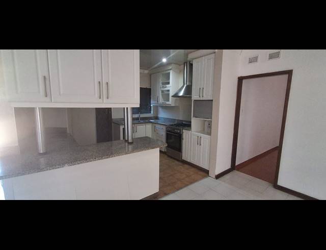 3 BEDROOM SIMPLEX FOR SALE IN SANDFIELD